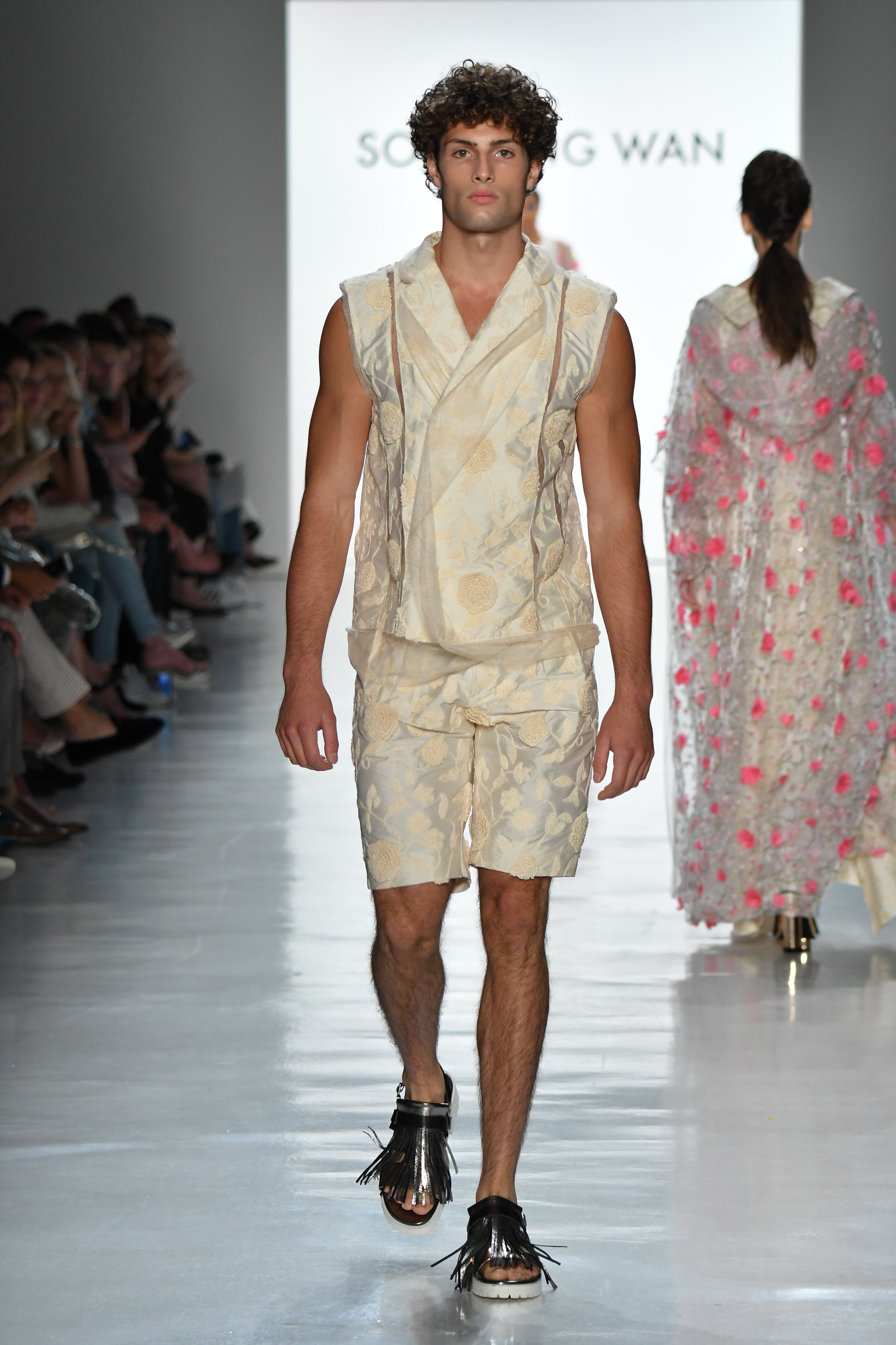 Son Jung Wan SS18 Model